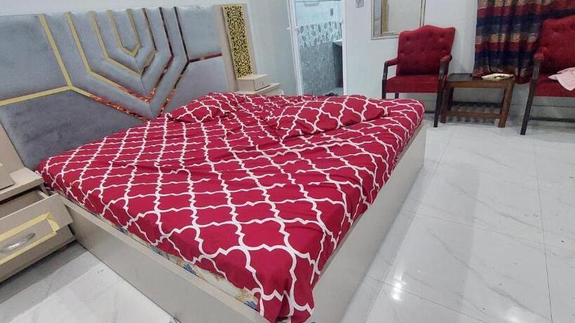 پانسیون Karachi Gulshan Guest House