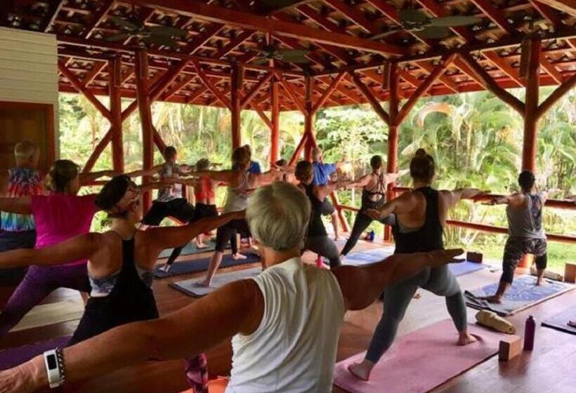 تختخواب و صبحانه Bluff Beach Retreat