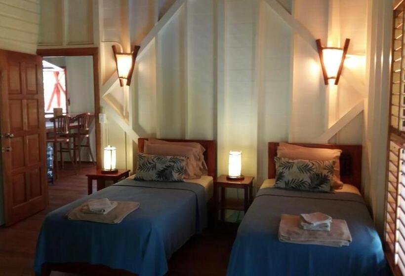 تختخواب و صبحانه Bluff Beach Retreat