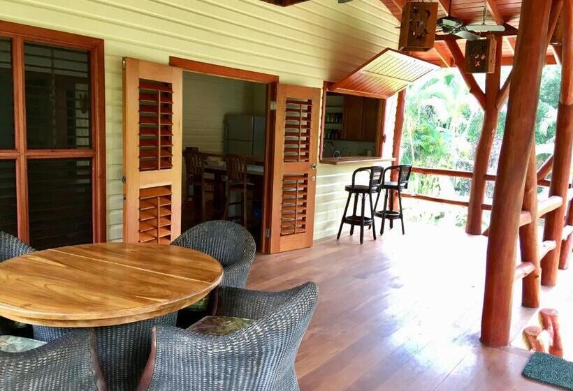 تختخواب و صبحانه Bluff Beach Retreat