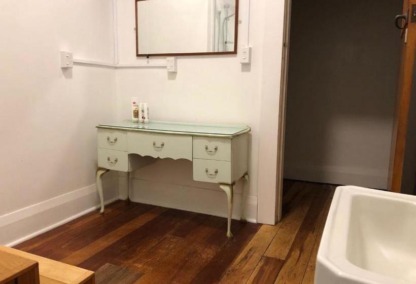 مبيت وإفطار Penmarric House   Self Check In