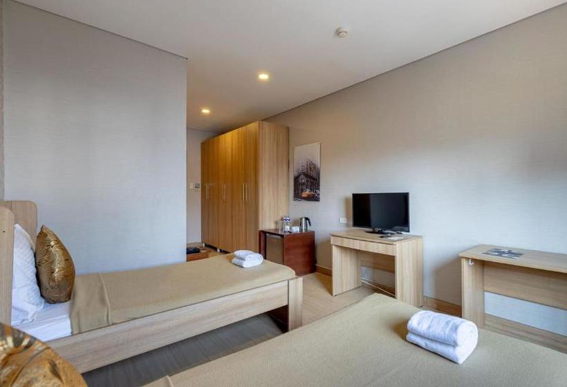 בית מלון כפרי Zen Rooms Madison 101 Qc