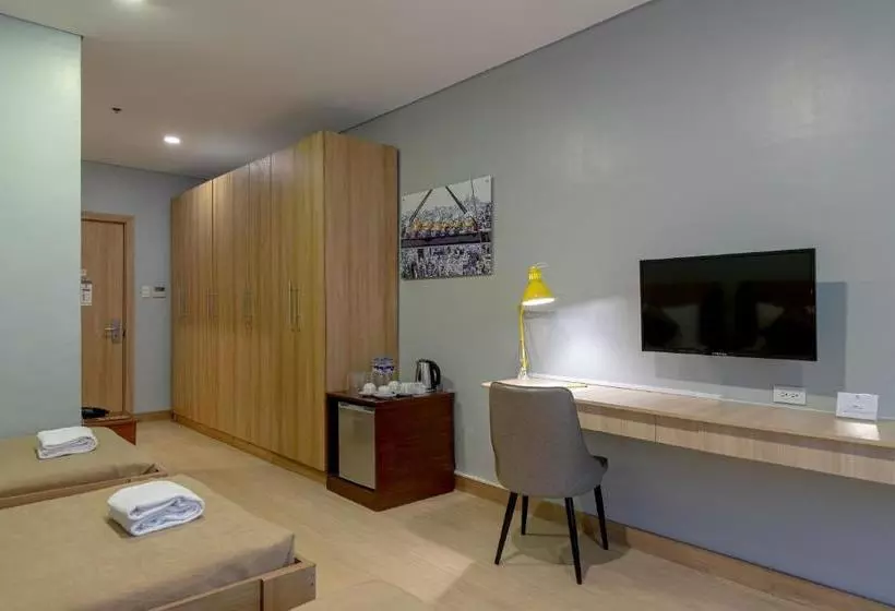 ホテル Zen Rooms Madison 101 Qc