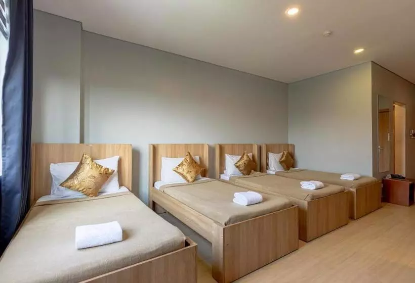 ホテル Zen Rooms Madison 101 Qc