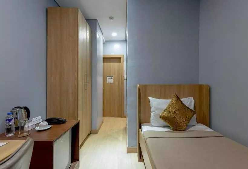 ホテル Zen Rooms Madison 101 Qc