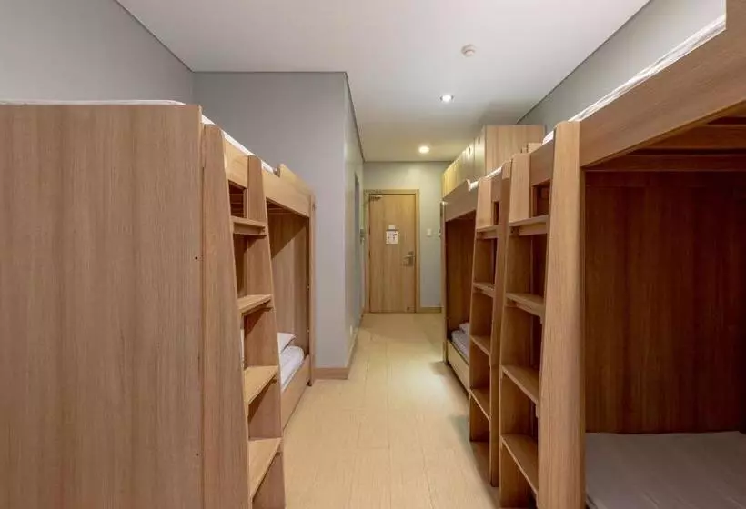 ホテル Zen Rooms Madison 101 Qc