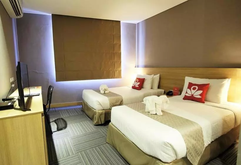 ホテル Zen Rooms Madison 101 Qc