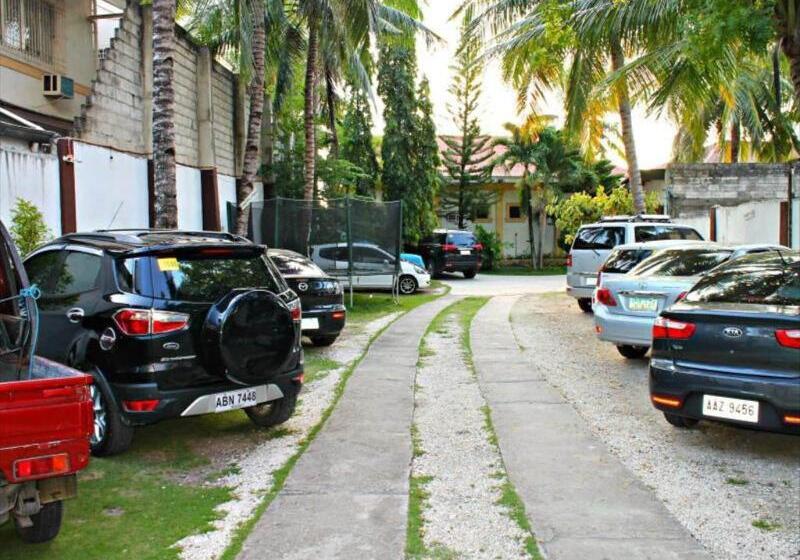 Giswold Lagunde Beach Resort