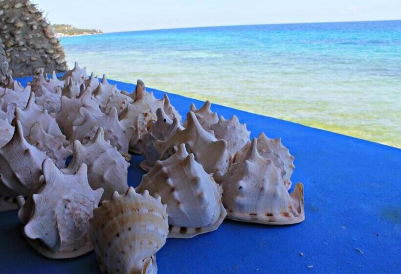 Giswold Lagunde Beach Resort