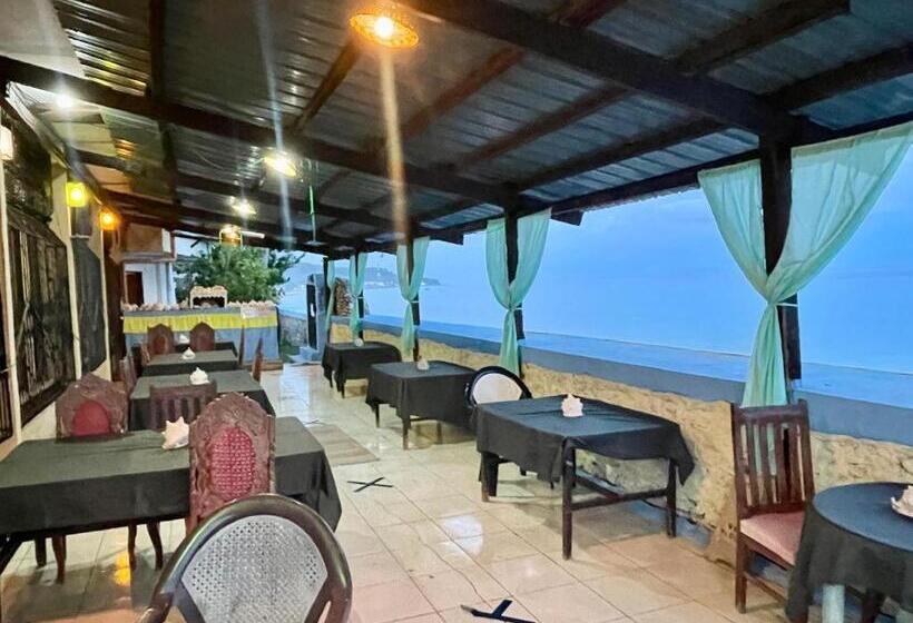 Giswold Lagunde Beach Resort