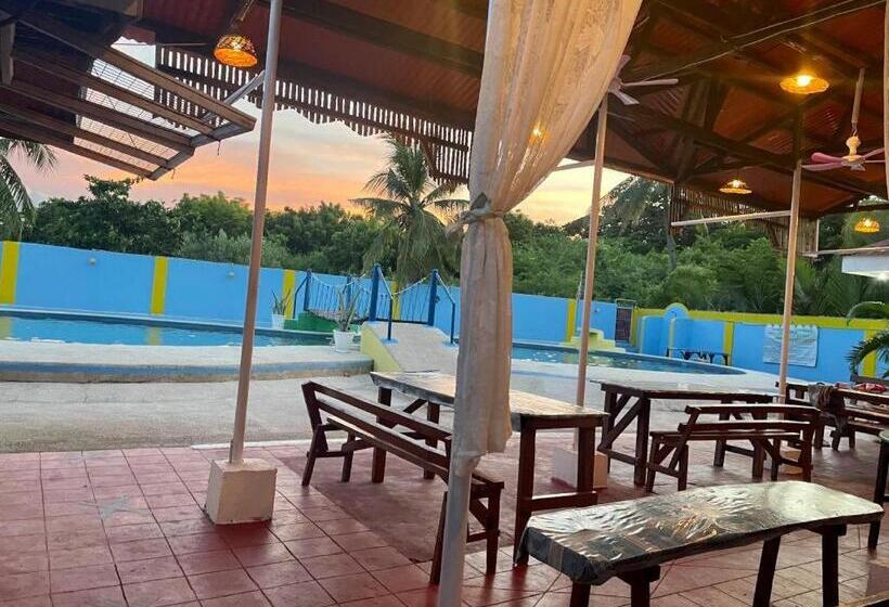 Giswold Lagunde Beach Resort