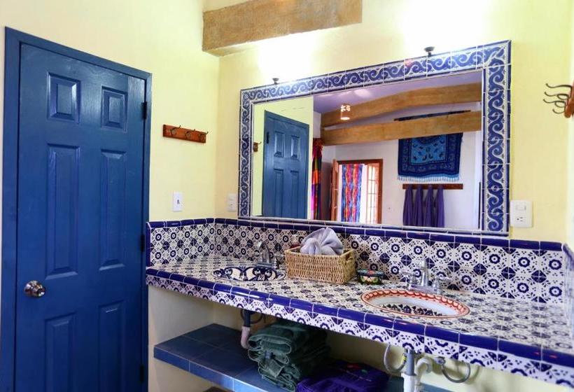 استراحتگاه El Milagro Beach Hotel And Marina