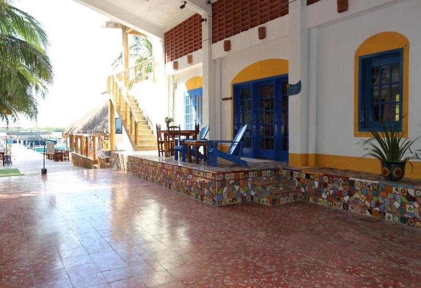 استراحتگاه El Milagro Beach Hotel And Marina