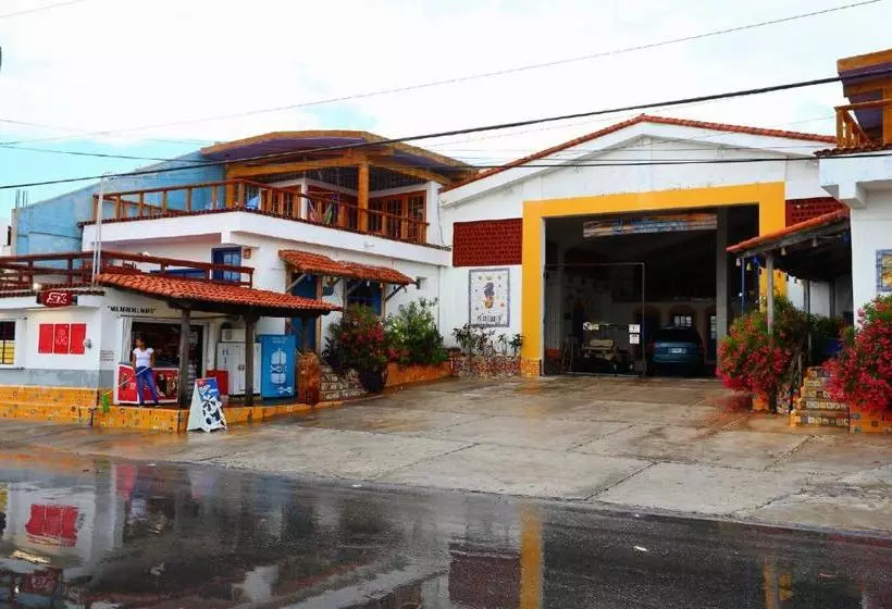استراحتگاه El Milagro Beach Hotel And Marina