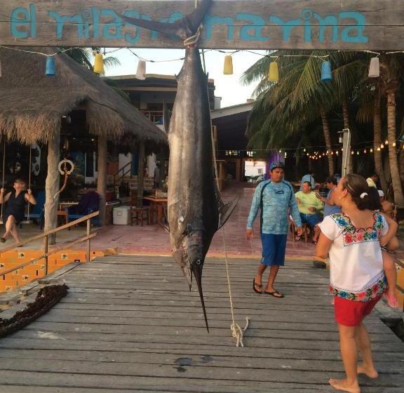 استراحتگاه El Milagro Beach Hotel And Marina