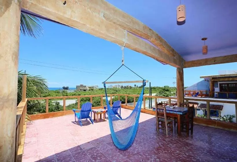 استراحتگاه El Milagro Beach Hotel And Marina