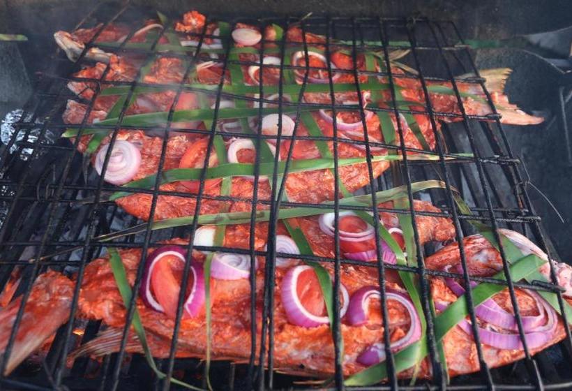 استراحتگاه El Milagro Beach Hotel And Marina