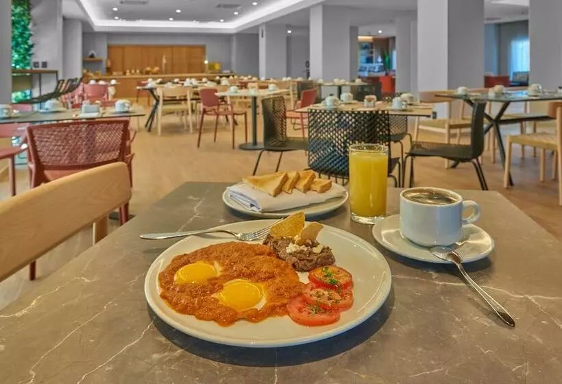 ホテル City Express Plus by Marriott Mazatlán