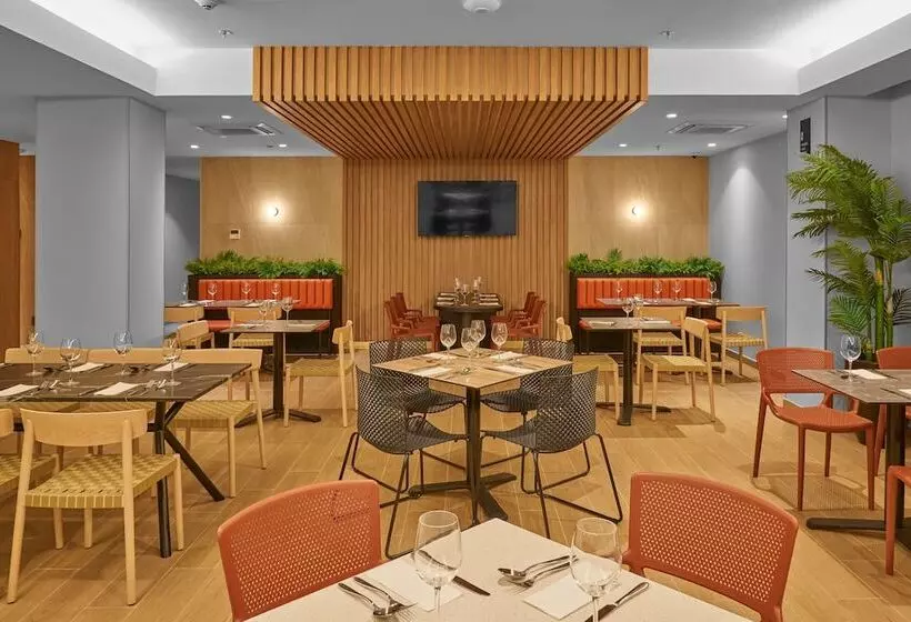 ホテル City Express Plus by Marriott Mazatlán