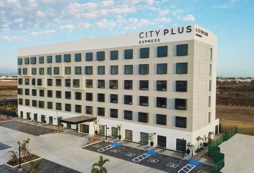 ホテル City Express Plus by Marriott Mazatlán