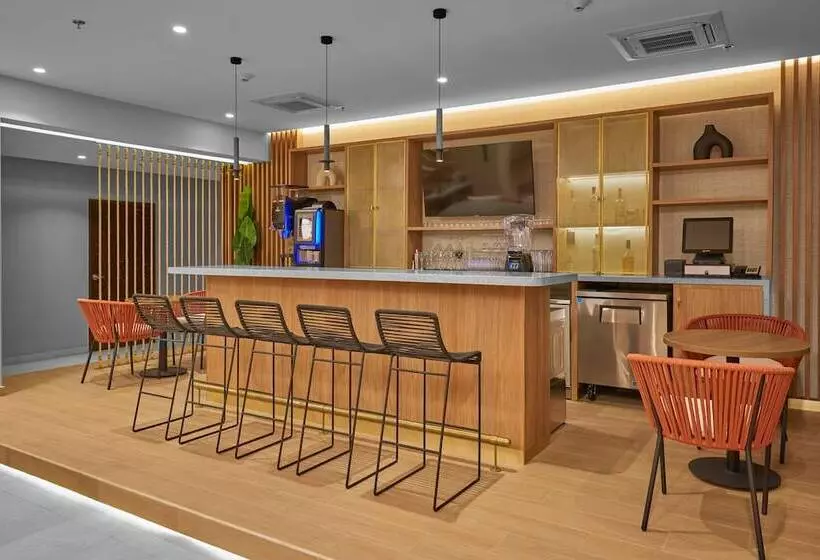 ホテル City Express Plus by Marriott Mazatlán