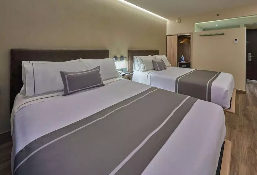 ホテル City Express Plus by Marriott Mazatlán