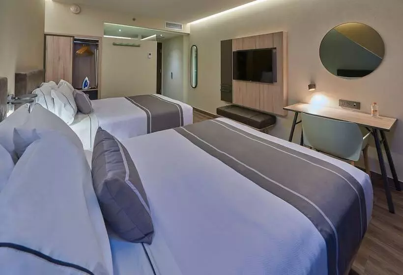 ホテル City Express Plus by Marriott Mazatlán