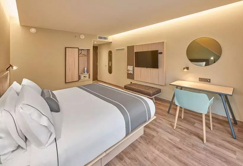 ホテル City Express Plus by Marriott Mazatlán