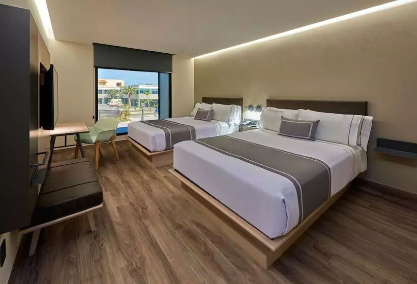 ホテル City Express Plus by Marriott Mazatlán