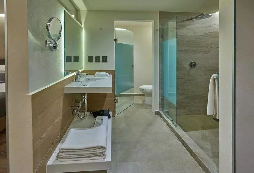 ホテル City Express Plus by Marriott Mazatlán