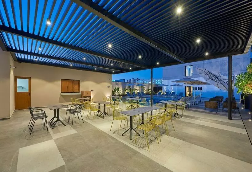 ホテル City Express Plus by Marriott Mazatlán