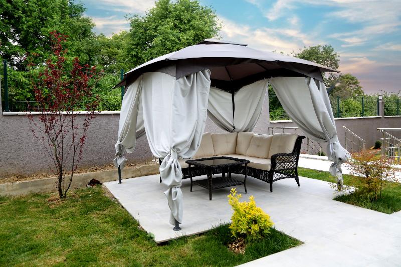 Отель Flower City Suits