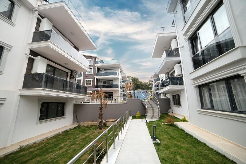 Отель Flower City Suits