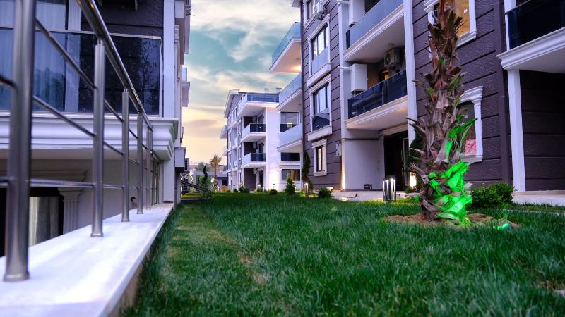 Отель Flower City Suits