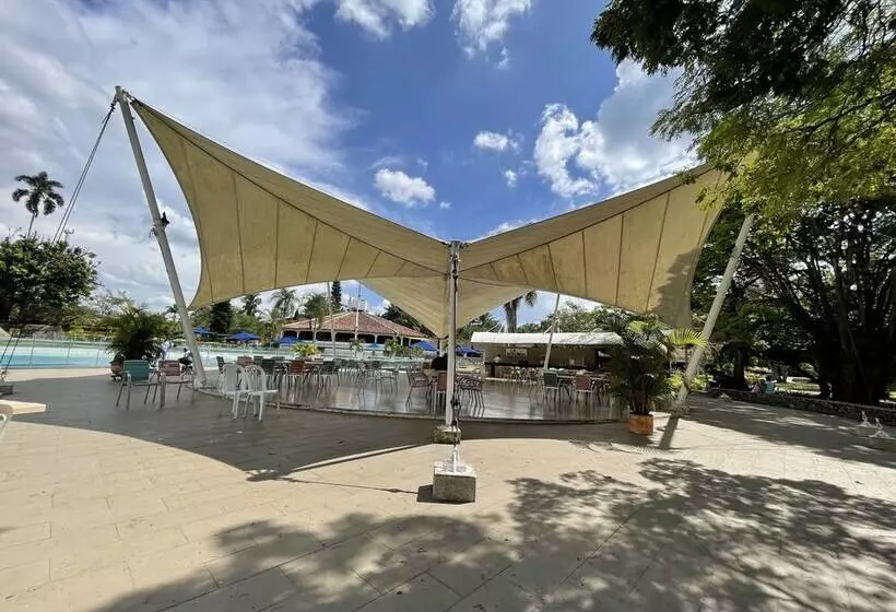 Hotelli Lake House Resort