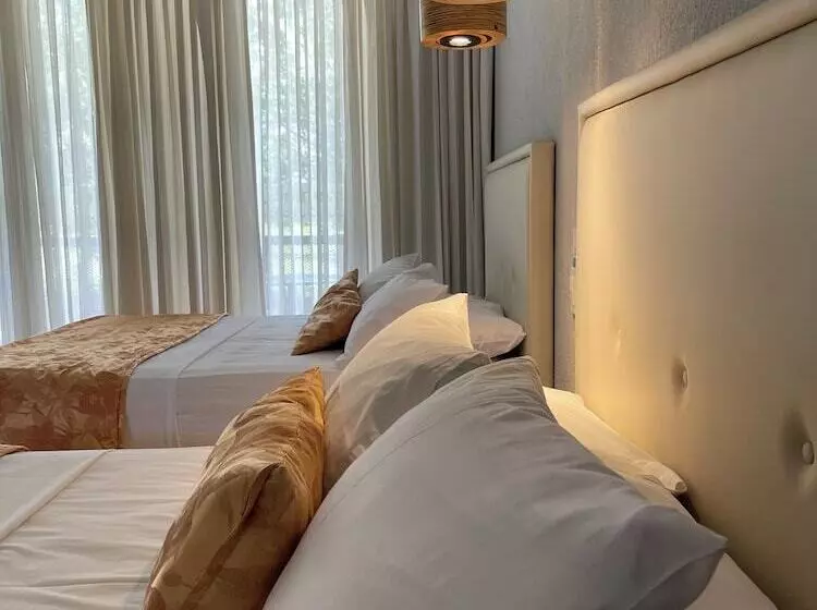 Hotelli Lake House Resort