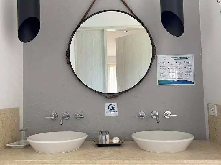 Hotelli Lake House Resort