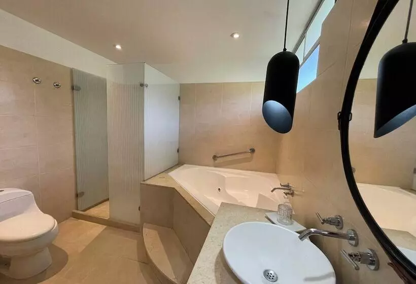 Hotelli Lake House Resort