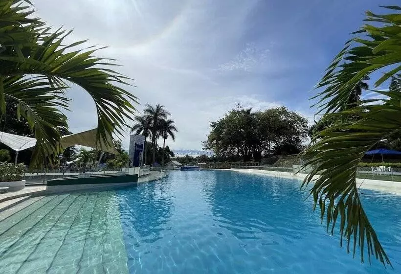 Hotelli Lake House Resort