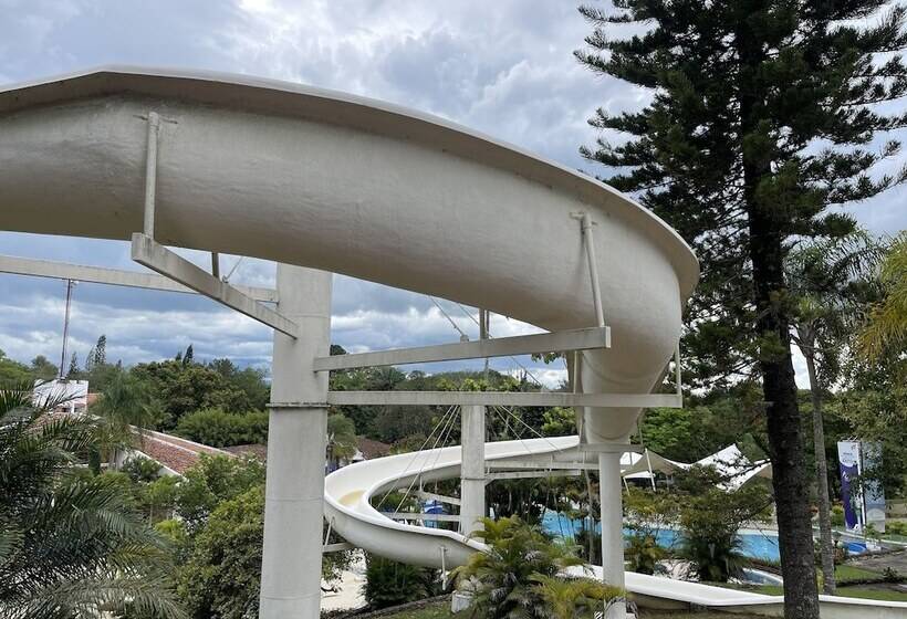 Otel Lake House Resort