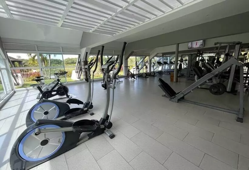 Hotelli Lake House Resort