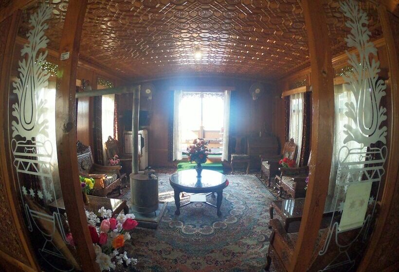 בית מלון כפרי Goona Palace Houseboats