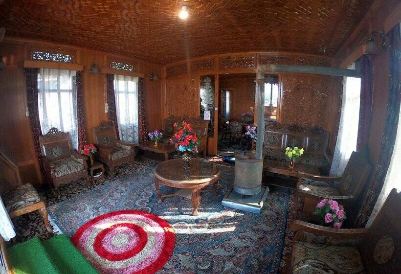 בית מלון כפרי Goona Palace Houseboats