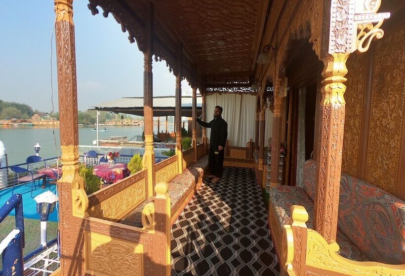 בית מלון כפרי Goona Palace Houseboats