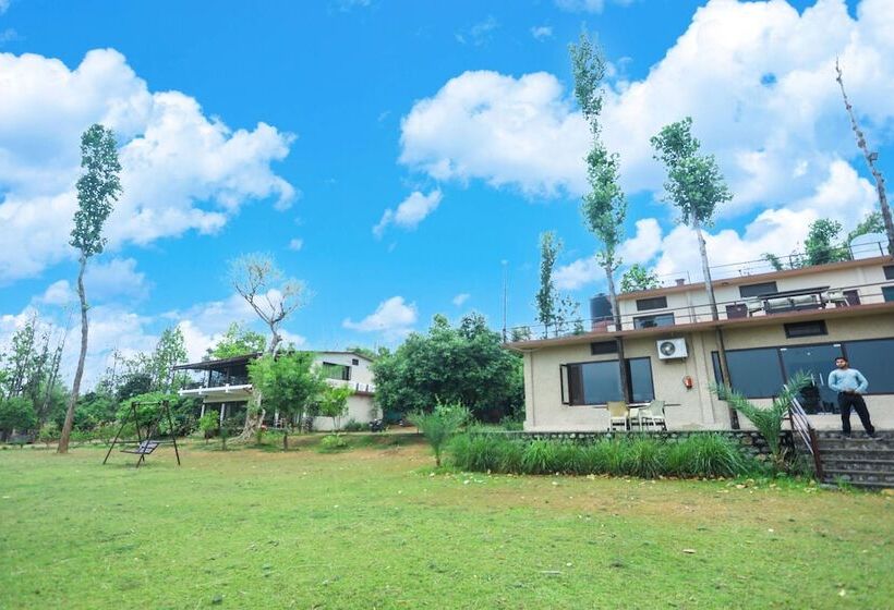 هتل Hideaway By Aahma