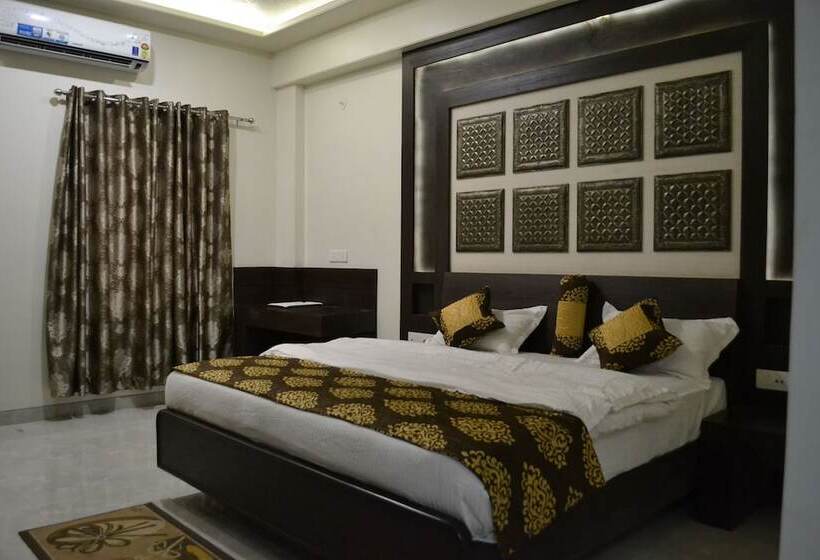 בית מלון כפרי The Grand Rajwada