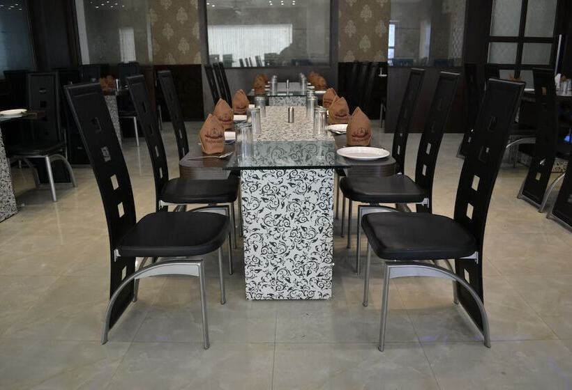 בית מלון כפרי The Grand Rajwada