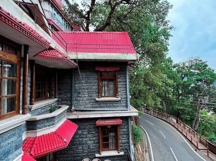 Wingait Inn   Hotel Near The Mall Road