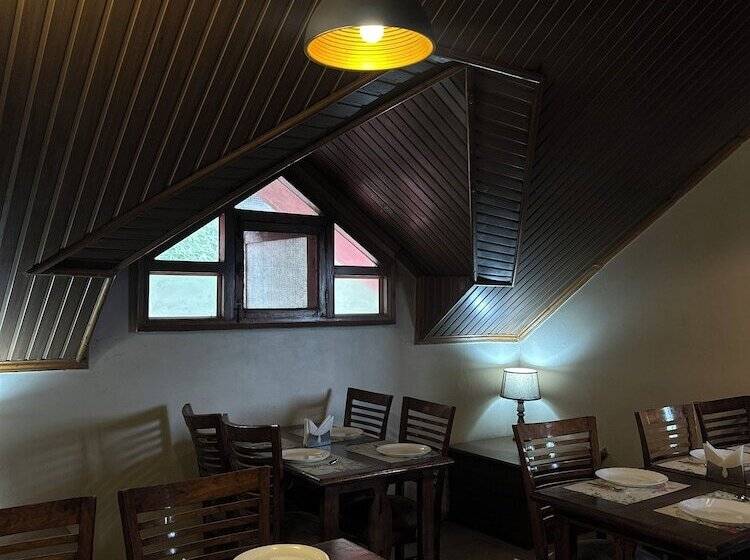 Wingait Inn   Hotel Near The Mall Road