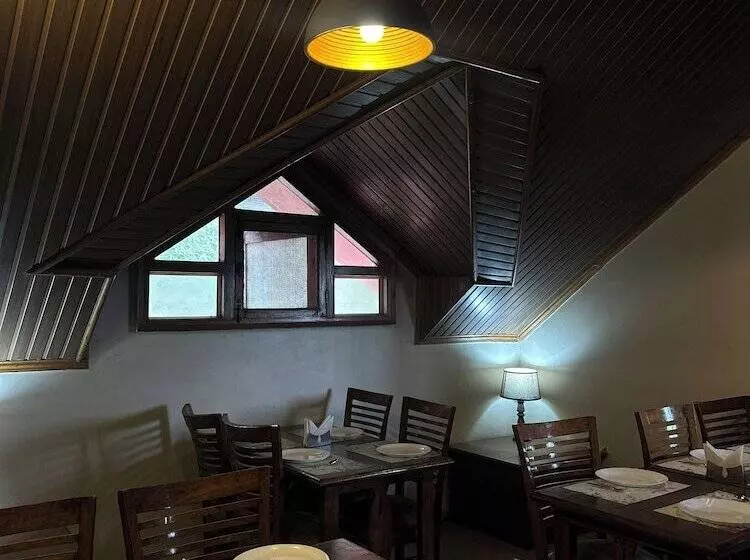 Wingait Inn   Hotel Near The Mall Road